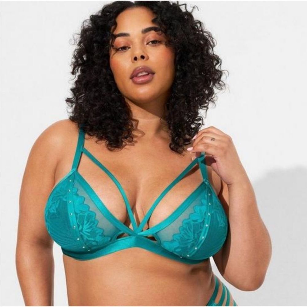 TORRID CURVE STUDS AND LACE BRALETTE FANFARE SIZE 00